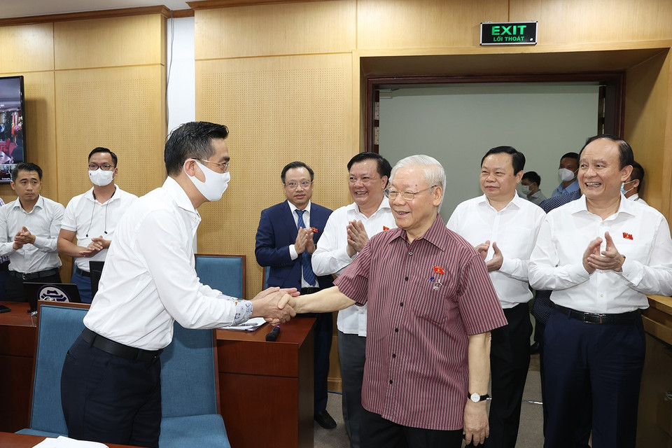 Tổng Bí thư Nguyễn Phú Trọng tiếp xúc cử tri. (Ảnh: Trí Dũng/TTXVN)