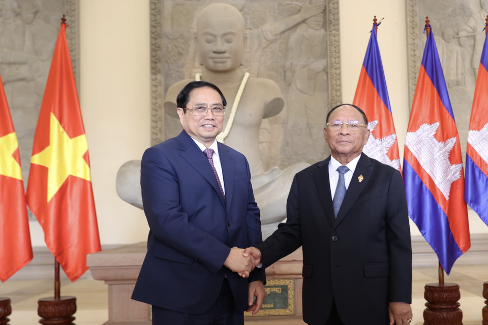 Thủ tướng Phạm Minh Chính hội kiến Chủ tịch Quốc hội Campuchia Samdech Heng Samrin. (Ảnh: Dương Giang/TTXVN)