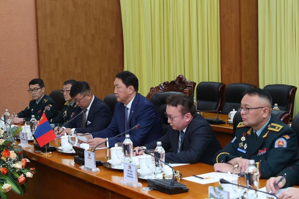 Bộ trưởng Quốc phòng Mông Cổ Saikhanbayar Gursed phát biểu tại buổi hội đàm. (Ảnh: Trọng Đức/TTXVN)