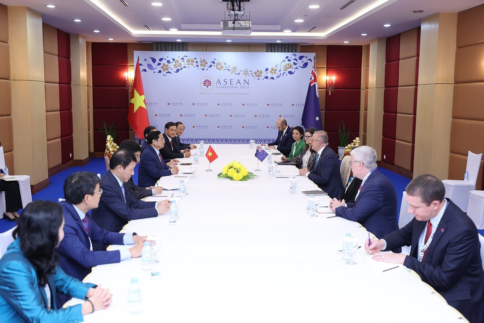 Thủ tướng Phạm Minh Chính gặp Thủ tướng Australia Anthony Albanese. (Ảnh: Dương Giang/TTXVN)