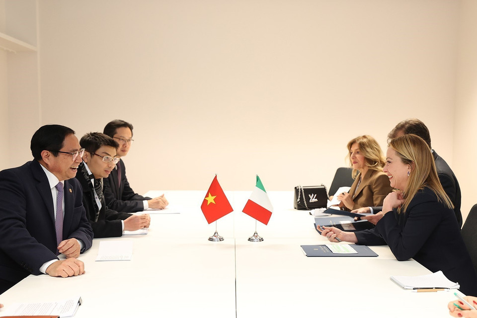Quang cảnh cuộc gặp giữa Thủ tướng Phạm Minh Chính và Thủ tướng Italy Giorgia Meloni. (Ảnh: Dương Giang/TTXVN)