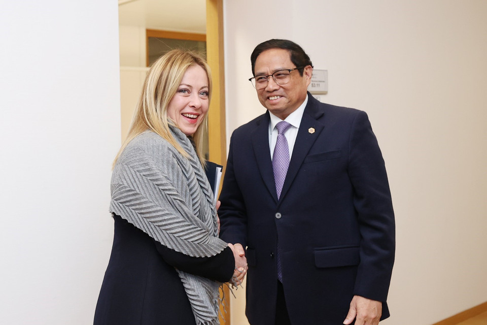 Thủ tướng Phạm Minh Chính gặp Thủ tướng Italy Giorgia Meloni. (Ảnh: Dương Giang/TTXVN)