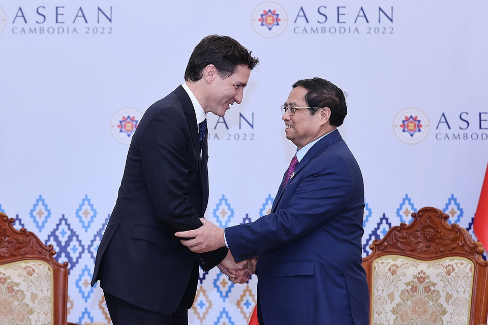 Thủ tướng Phạm Minh Chính tiếp Thủ tướng Canada Justin Trudeau. (Ảnh: Dương Giang/TTXVN)