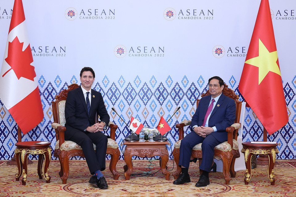 Thủ tướng Phạm Minh Chính tiếp Thủ tướng Canada Justin Trudeau. (Ảnh: Dương Giang/TTXVN)