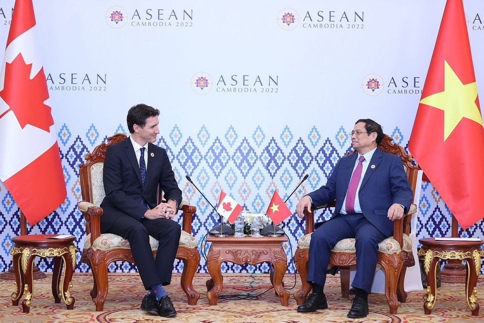 Thủ tướng Phạm Minh Chính tiếp Thủ tướng Canada Justin Trudeau. (Ảnh: Dương Giang/TTXVN)