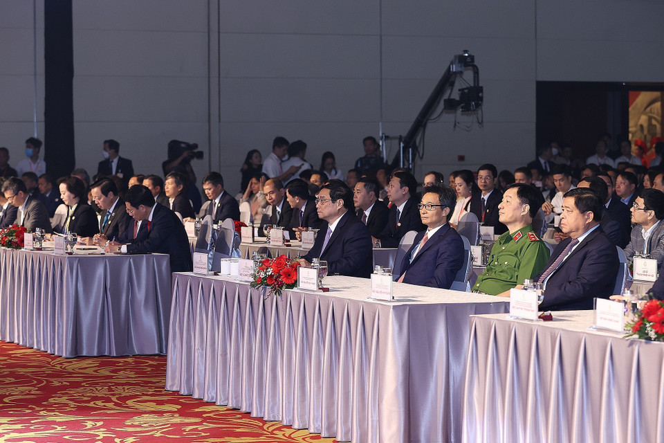 Thủ tướng Phạm Minh Chính và các đại biểu dự Ngày chuyển đổi số quốc gia. (Ảnh: Dương Giang-TTXVN)