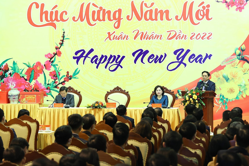 Thủ tướng chúc Tết và giao nhiệm vụ cho ngành ngân hàng. (Ảnh: Dương Giang/TTXVN)