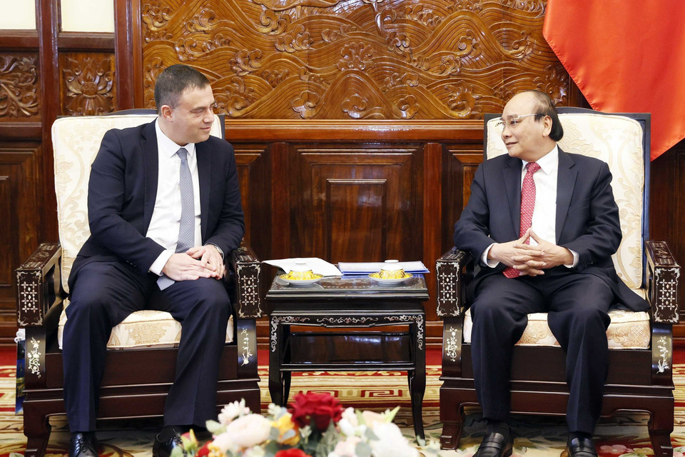 Sáng 23/6, tại Phủ Chủ tịch, Chủ tịch nước Nguyễn Xuân Phúc tiếp Đại sứ Đặc mệnh toàn quyền Nhà nước Israel Nadav Eschar đến chào từ biệt nhân kết thúc nhiệm kỳ công tác tại Việt Nam. (Ảnh: Thống Nhất/TTXVN)