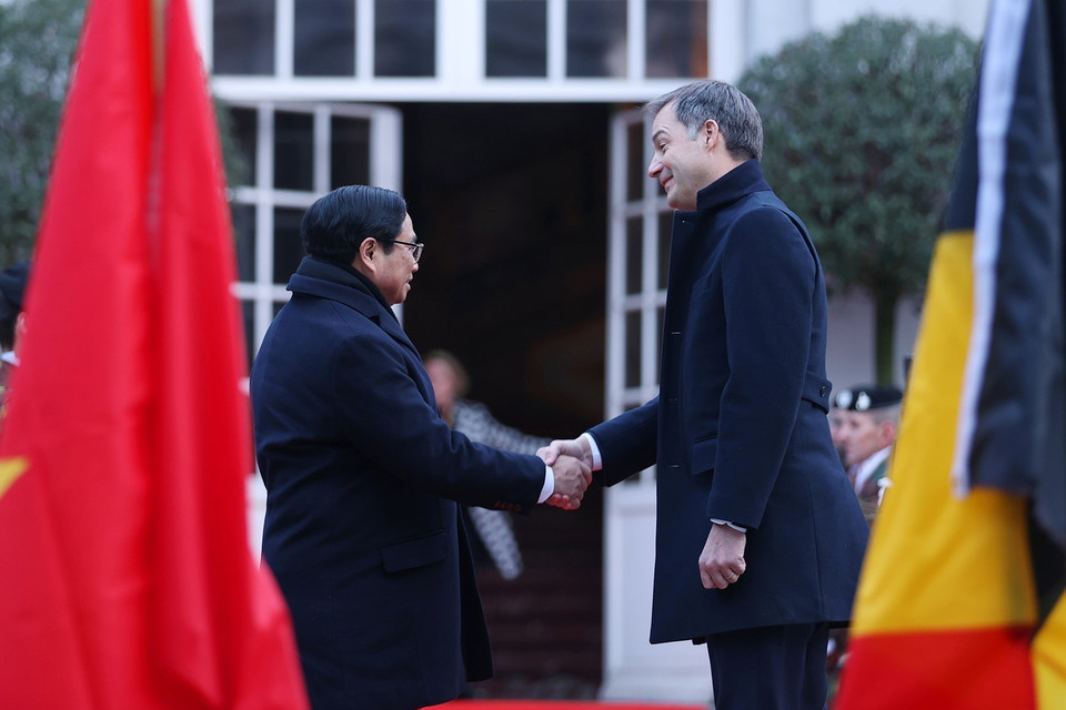 Thủ tướng Vương quốc Bỉ Alexander De Croo chủ trì lễ đón chính thức Thủ tướng Phạm Minh Chính. (Ảnh: Dương Giang/TTXVN)