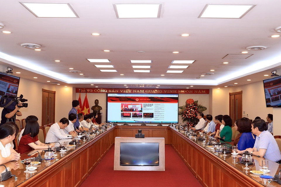 Trưởng Ban Tuyên giáo Trung ương Nguyễn Trọng Nghĩa đến thăm và chúc mừng Thông tấn xã Việt Nam nhân dịp kỷ niệm 97 năm Ngày Báo chí cách mạng Việt Nam. (Ảnh: Tuấn Anh/Thông tấn xã Việt Nam)