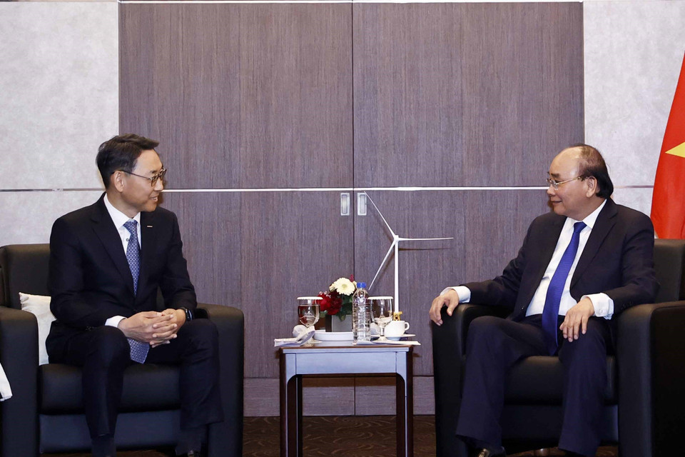 Chủ tịch nước Nguyễn Xuân Phúc tiếp ông Yeonin Jung, Giám đốc điều hành, Chủ tịch Tập đoàn Doosan Enerbility. (Ảnh: Thống Nhất/TTXVN)