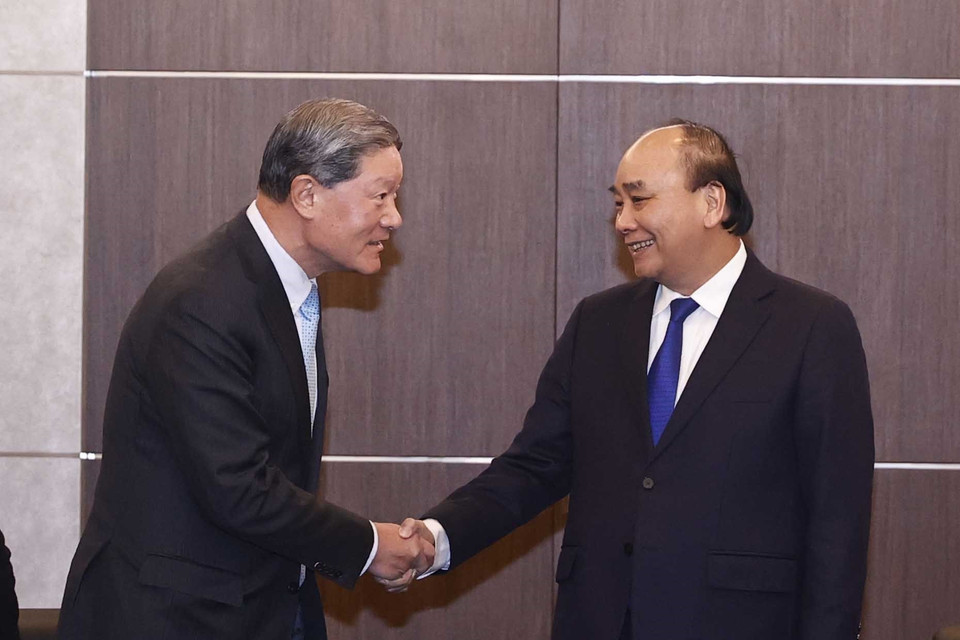 Chủ tịch nước Nguyễn Xuân Phúc tiếp ông Lim Byeong Yong, Phó Chủ tịch kiêm Giám đốc điều hành Tập đoàn GS E &amp; C. (Ảnh: Thống Nhất/TTXVN)