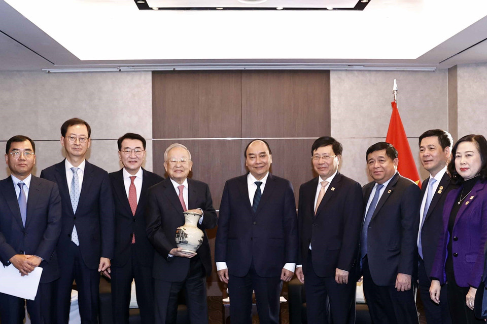 Chủ tịch nước Nguyễn Xuân Phúc tiếp ông Sohn Kyung Sik, Chủ tịch Tập đoàn CJ. (Ảnh: Thống Nhất/TTXVN)