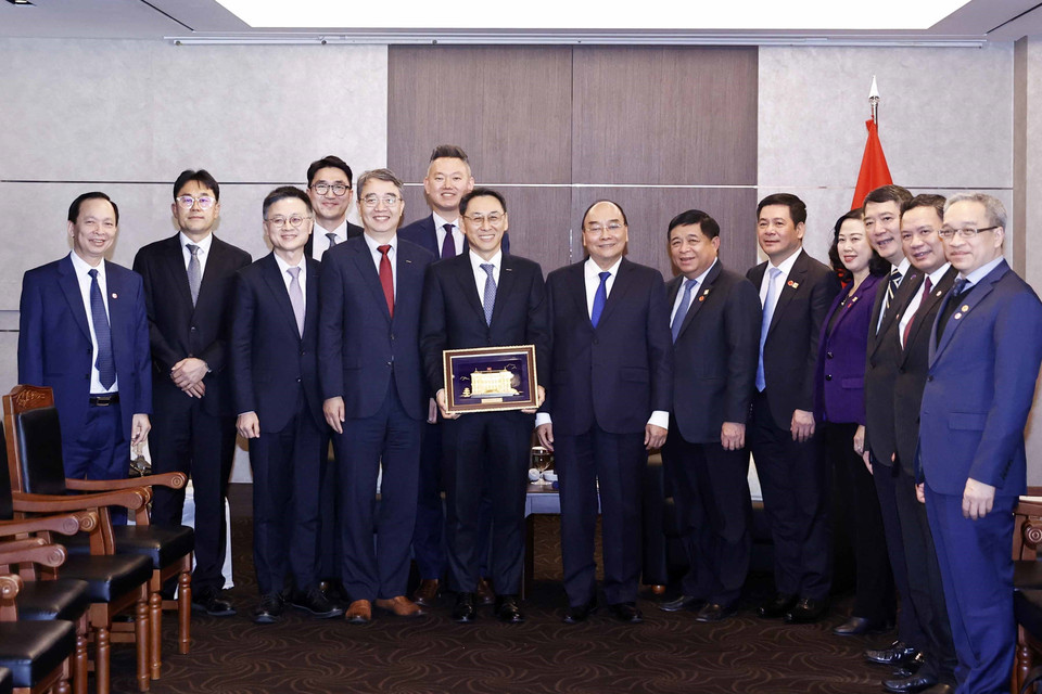 Chủ tịch nước Nguyễn Xuân Phúc tiếp ông Yeonin Jung, Giám đốc điều hành, Chủ tịch Tập đoàn Doosan Enerbility. (Ảnh: Thống Nhất/TTXVN)