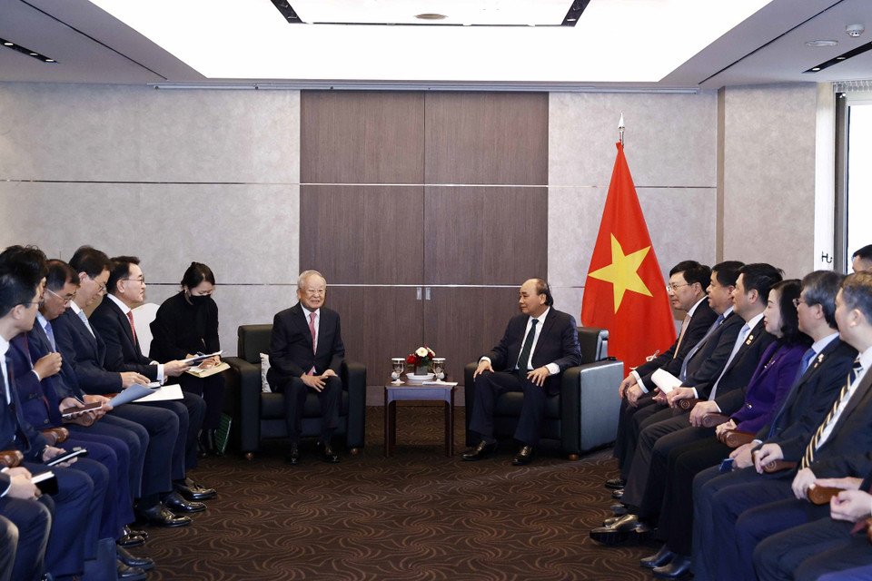 Chủ tịch nước Nguyễn Xuân Phúc tiếp ông Sohn Kyung Sik, Chủ tịch Tập đoàn CJ. (Ảnh: Thống Nhất/TTXVN)