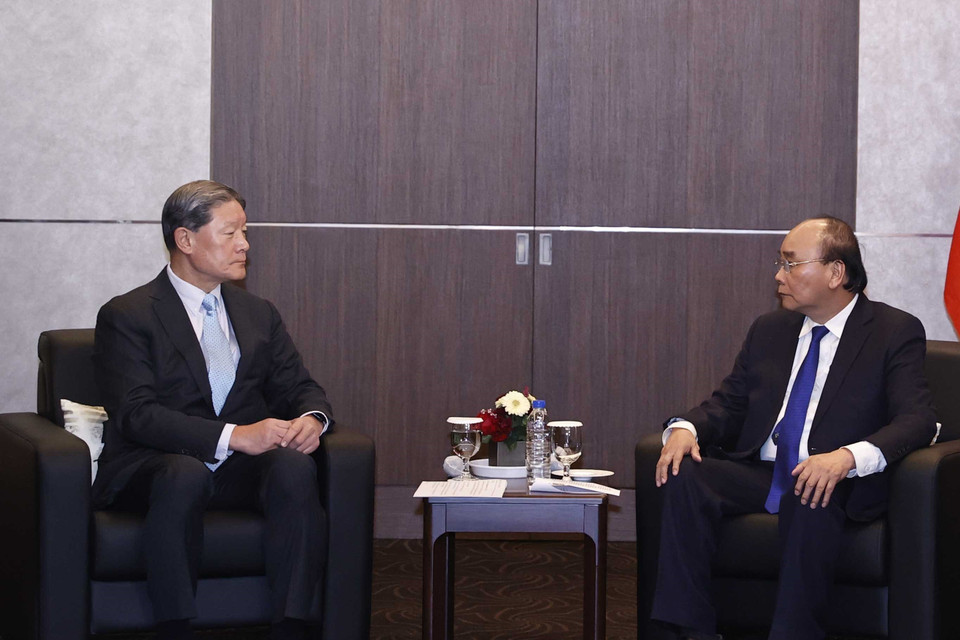 Chủ tịch nước Nguyễn Xuân Phúc tiếp ông Lim Byeong Yong, Phó Chủ tịch kiêm Giám đốc điều hành Tập đoàn GS E &amp; C. (Ảnh: Thống Nhất/TTXVN)