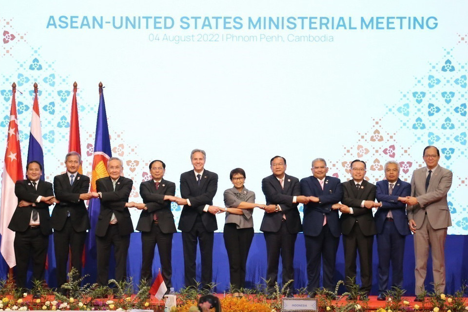 Bộ trưởng Ngoại giao Bùi Thanh Sơn dẫn đầu đoàn đại biểu Việt Nam dự các Hội nghị Bộ trưởng Ngoại giao ASEAN+1 và ASEAN+3, đồng chủ Hội nghị Bộ trưởng Ngoại giao ASEAN-Hàn Quốc tại Campuchia, ngày 4/8/2022. (Ảnh: Nguyễn Vũ Hùng/TTXVN)