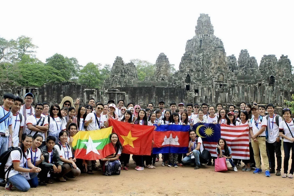 Thanh niên các nước ASEAN tham dự chương trình giao lưu thanh niên ASEAN – Trung Quốc tại Siem Reap, Campuchia, từ 26/6-1/7/2016. (Ảnh: Phạm Kiên/TTXVN)