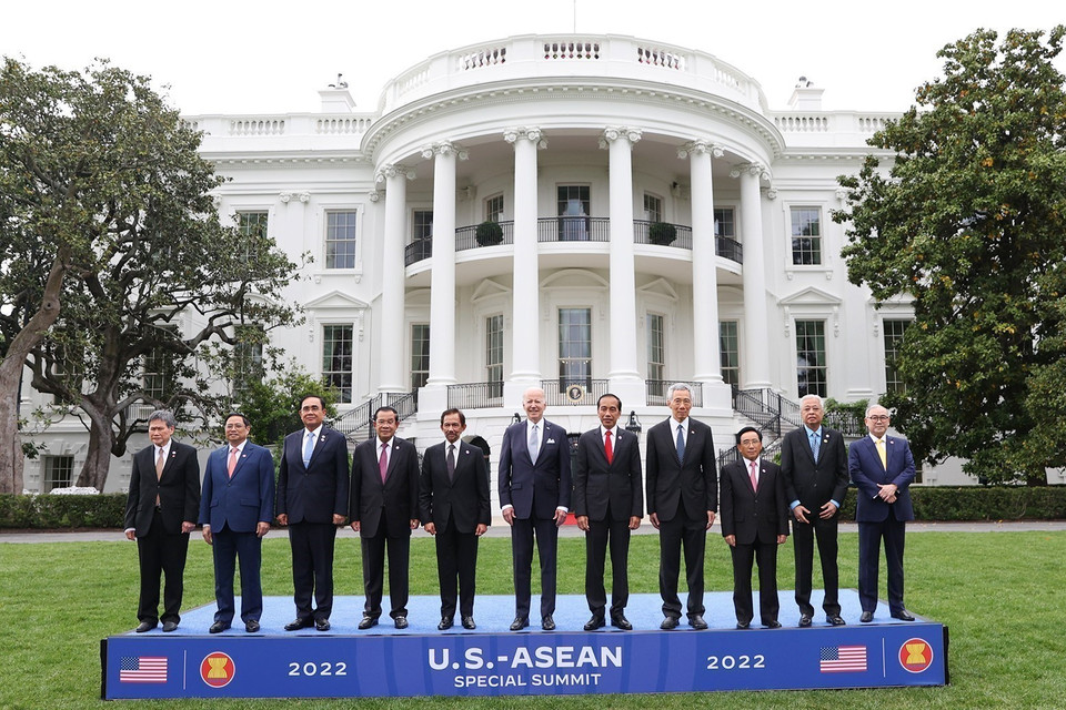 Trong khuôn khổ Hội nghị cấp cao đặc biệt ASEAN-Hoa Kỳ, tối 12/5/2022 (giờ địa phương), tại Washington D.C.(Hoa Kỳ), Thủ tướng Phạm Minh Chính và các nhà lãnh đạo ASEAN gặp Tổng thống Hợp chúng quốc Hoa Kỳ Joseph Robinette Biden Jr. (Ảnh: Dương Giang/TTXVN)
