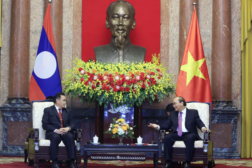 Chủ tịch nước Nguyễn Xuân Phúc tiếp Chủ tịch Quốc hội Lào Xaysomphone Phomvihane. (Ảnh: Thống Nhất/TTXVN)