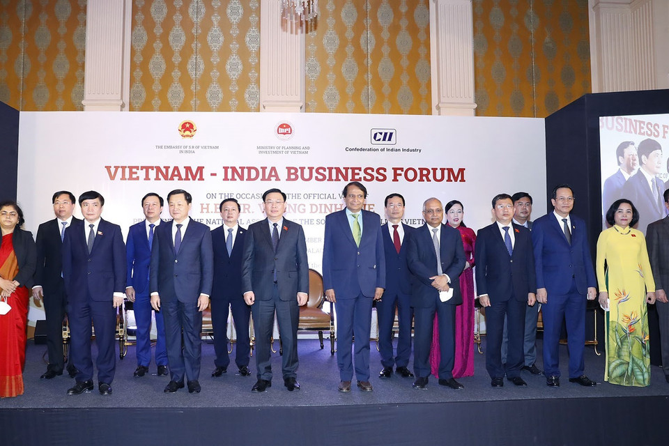 Chủ tịch Quốc hội Vương Đình Huệ và đại biểu chụp ảnh chung. (Ảnh: Doãn Tấn/TTXVN)