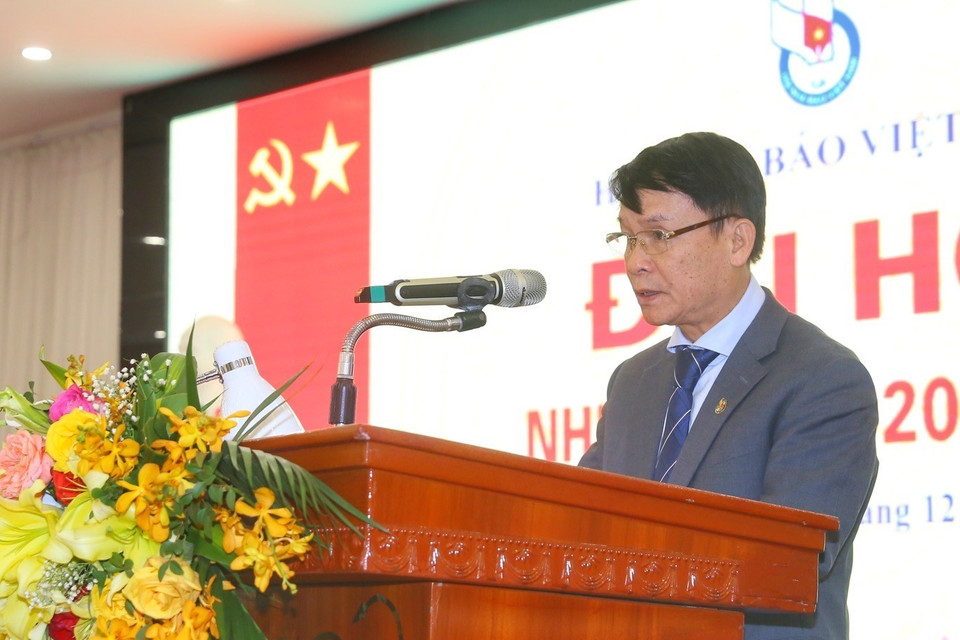 Ông Nguyễn Đức Lợi, Ủy viên Thường vụ Hội Nhà báo Việt Nam, nguyên Tổng Giám đốc TTXVN thông qua Quy chế bầu cử Ban Chấp hành. (Ảnh: Tuấn Đức/TTXVN)