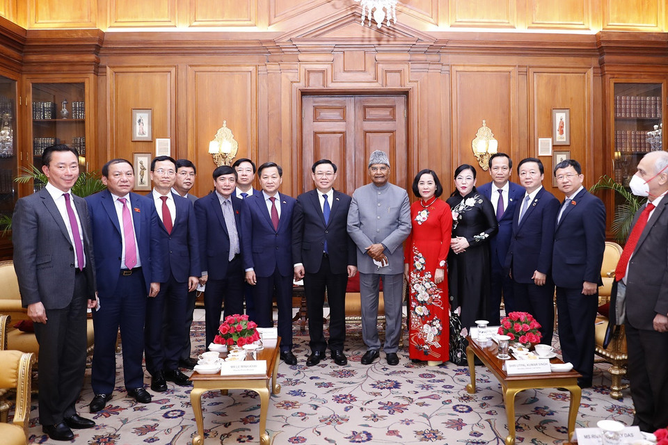 Chủ tịch Quốc hội Vương Đình Huệ và Tổng thống Ấn Độ Ram Nath Kovind với các đại biểu. (Ảnh: Doãn Tấn/TTXVN)