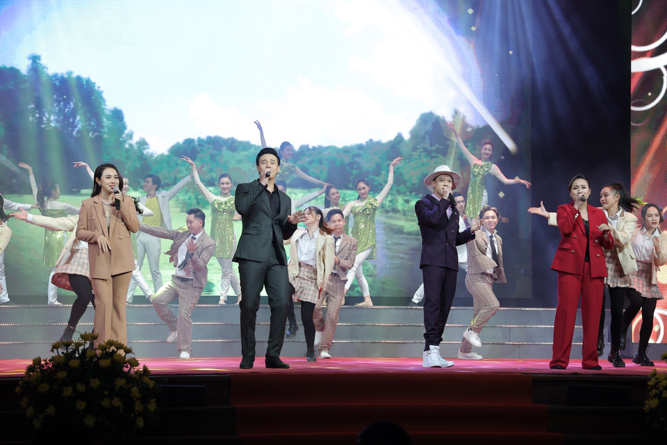 Tiết mục văn nghệ chào mừng. (Ảnh: Hoàng Đạt/Vietnam+)