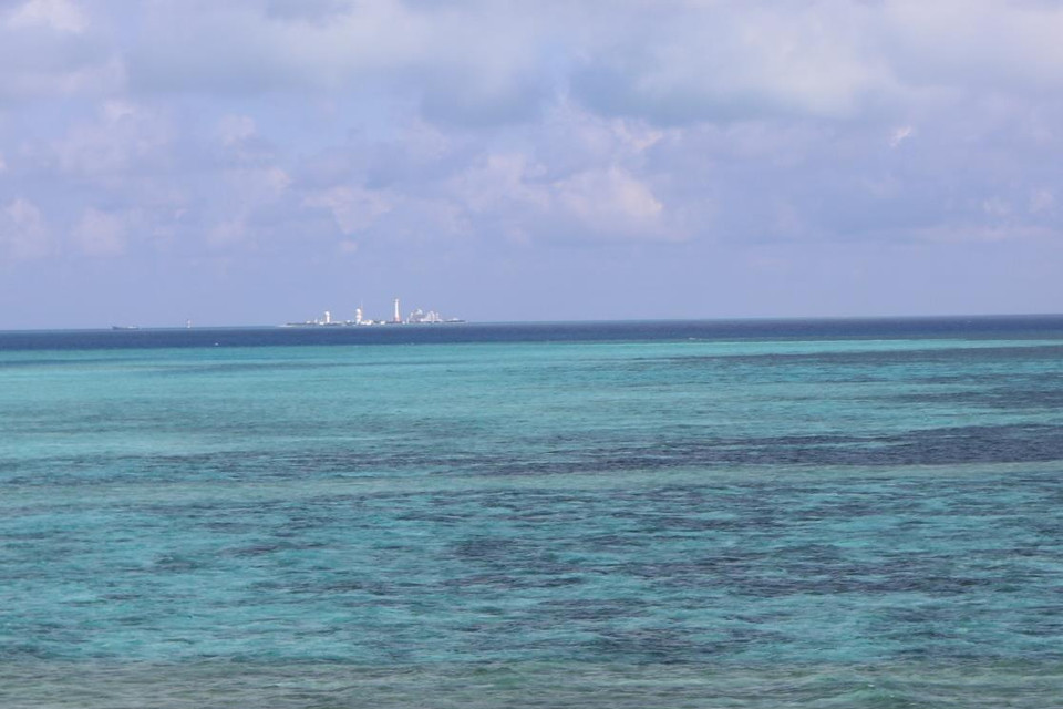 Đảo Gạc Ma khi nhìn từ đảo Cô Lin.(Ảnh: Hồng Kiều/Vietnam+)