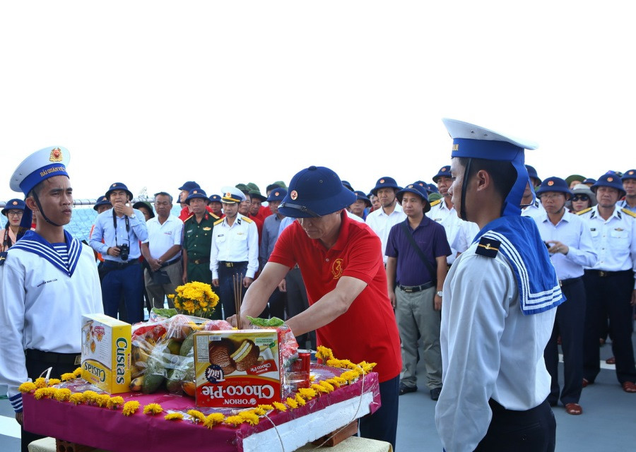 Đã 31 năm kể từ ngày xảy ra trận hải chiến Gạc Ma ngày 14/3/1988, trong trận đấu không cân sức đó đó, 64 chiến sỹ đã anh dũng hy sinh để chống lại quân xâm lược nhằm bảo vệ toàn vẹn chủ quyền biển đảo thiêng liêng của Tổ quốc. (Ảnh: Hồng Kiều/Vietnam+)
