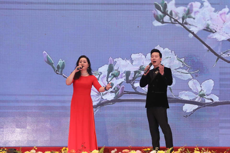 Chương trình văn nghệ tại buổi lễ. (Ảnh: Hoàng Hiếu/TTXVN)