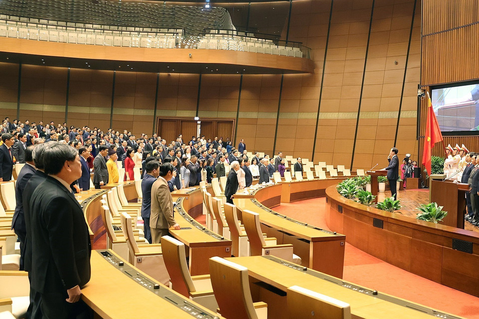 Các đại biểu chứng kiến Chủ tịch nước Võ Văn Thưởng tuyên thệ nhậm chức. (Ảnh: TTXVN)