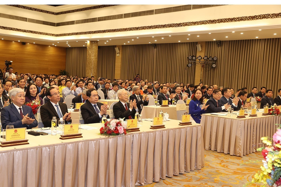 Tổng Bí thư Nguyễn Phú Trọng và các lãnh đạo Đảng, Nhà nước cùng các đại biểu tham dự buổi lễ. (Ảnh: Trí Dũng/TTXVN)