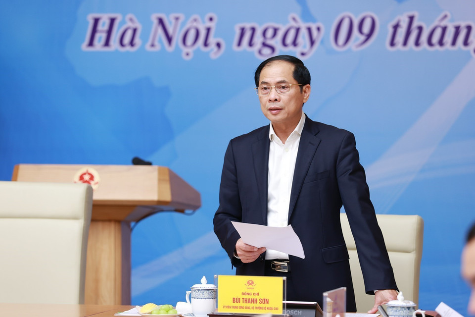 Bộ trưởng Bộ Ngoại giao Bùi Thanh Sơn báo cáo tình hình thực hiện Chương trình Hành động của Chính phủ về Ngoại giao Kinh tế năm 2023. (Ảnh: Dương Giang/TTXVN)