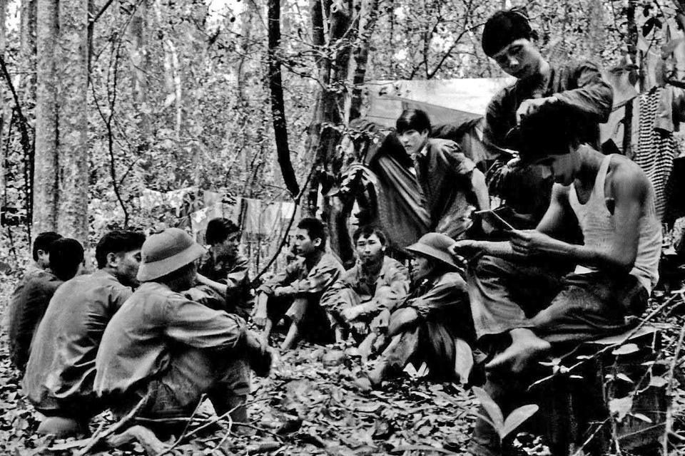 Chặng dừng chân của đoàn phóng viên GP10 ctrên đường vào chiến trường miền Nam để chi viện cho Thông tấn xã Giải Phóng. (Ảnh: Tư liệu TTXVN)