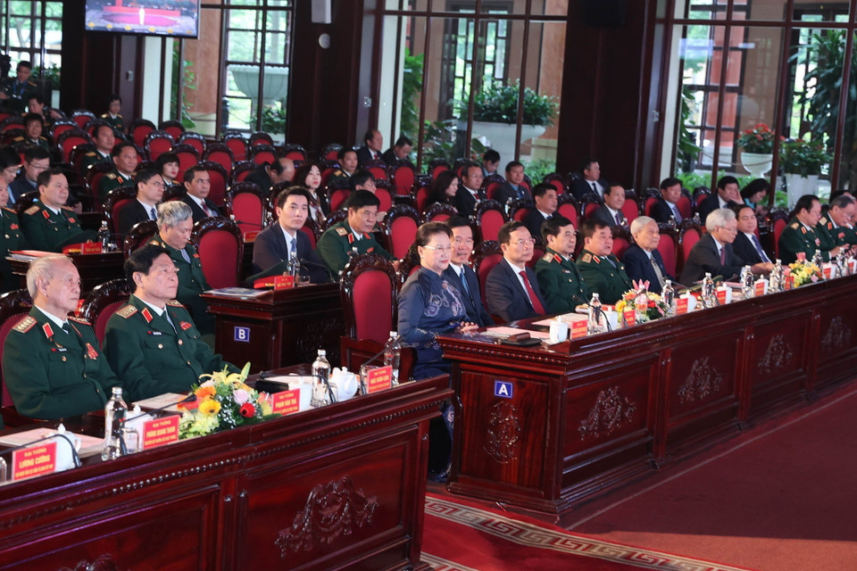 Chủ tịch Quốc hội Nguyễn Thị Kim Ngân cùng các đại biểu dự Lễ kỷ niệm 70 năm thành lập Báo Quân đội nhân dân. (Ảnh: Trọng Đức/TTXVN)