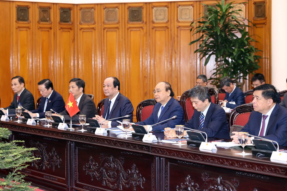 Thủ tướng Nguyễn Xuân Phúc cùng Đoàn đại biểu cấp cao Chính phủ Việt Nam tại buổi hội đàm. (Ảnh: Thống Nhất/TTXVN)