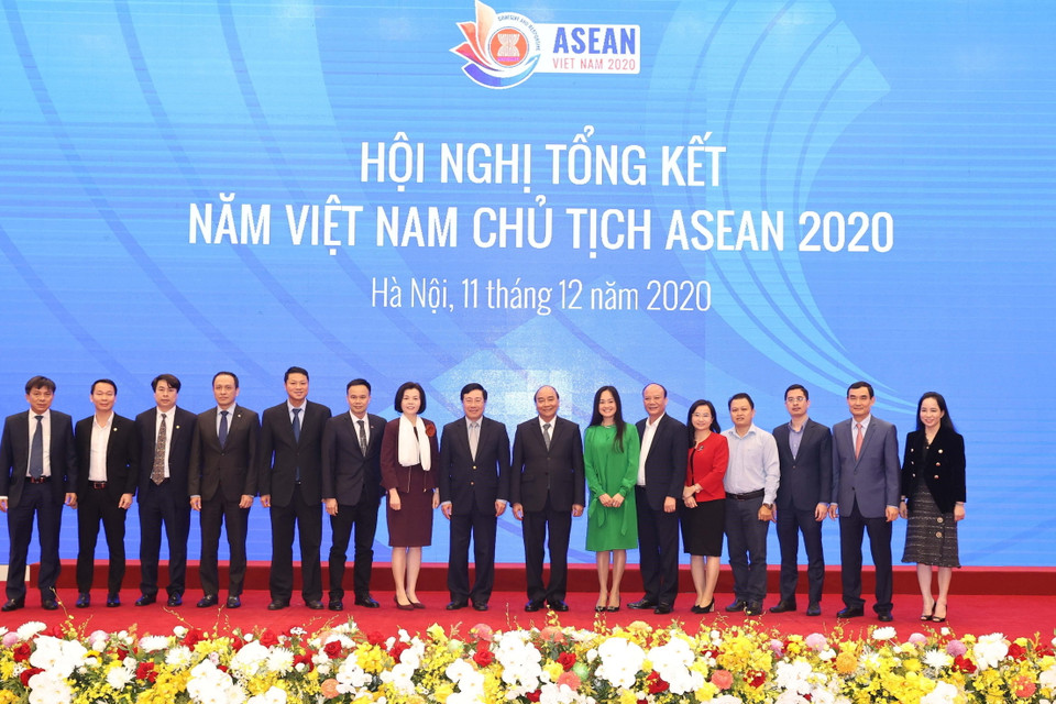 Thủ tướng Nguyễn Xuân Phúc và các đại biểu. (Ảnh: Thống Nhất/TTXVN)