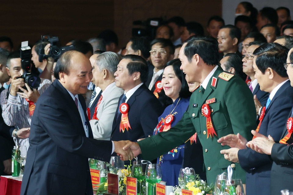 Thủ tướng Nguyễn Xuân Phúc đến dự lễ kỷ niệm 90 năm Ngày thành lập Hội Nông dân Việt Nam. (Ảnh: Thống Nhất/TTXVN)