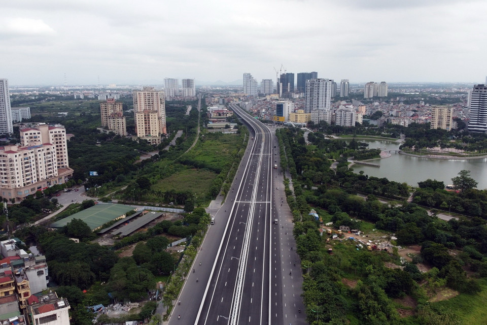 Tuyến đường vành đai 3 trên cao của Hà Nội đoạn Mai Dịch-Nam Thăng Long. (Ảnh: Huy Hùng/TTXVN)