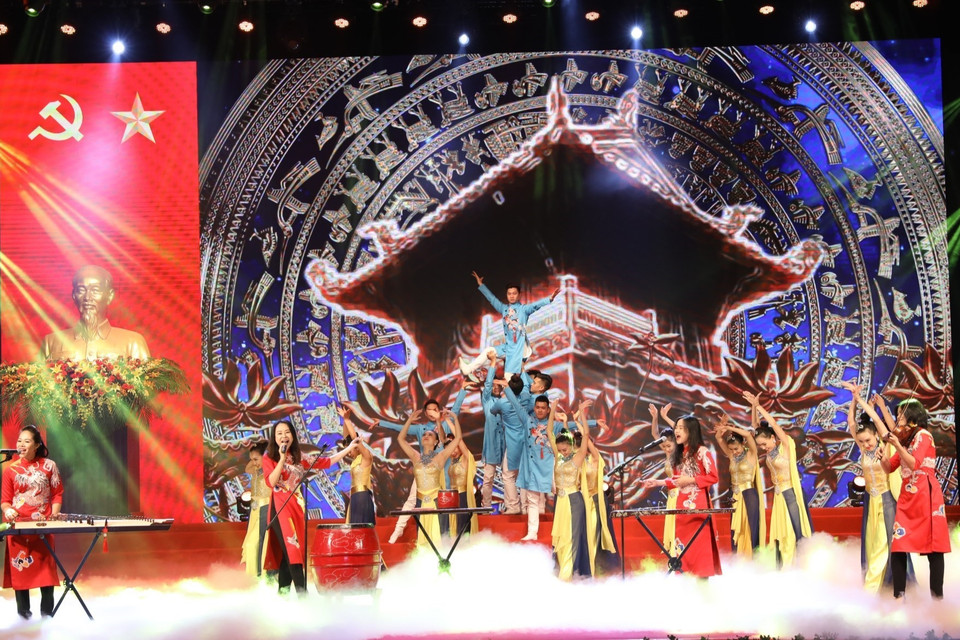 Chương trình văn nghệ chào mừng Đại hội. (Ảnh: Văn Điệp/TTXVN)