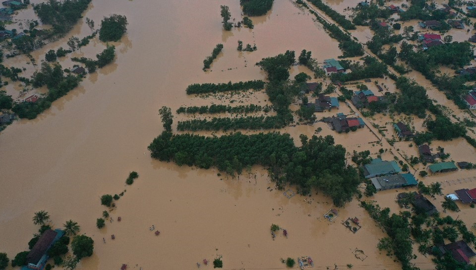 Lũ lớn trên sông Hiếu gây ngập diện rộng tại khu vực xã Thanh An, huyện Cam Lộ và phường Đông Giang, thành phố Đông Hà, tỉnh Quảng Trị. (Ảnh: Hồ Cầu/TTXVN)