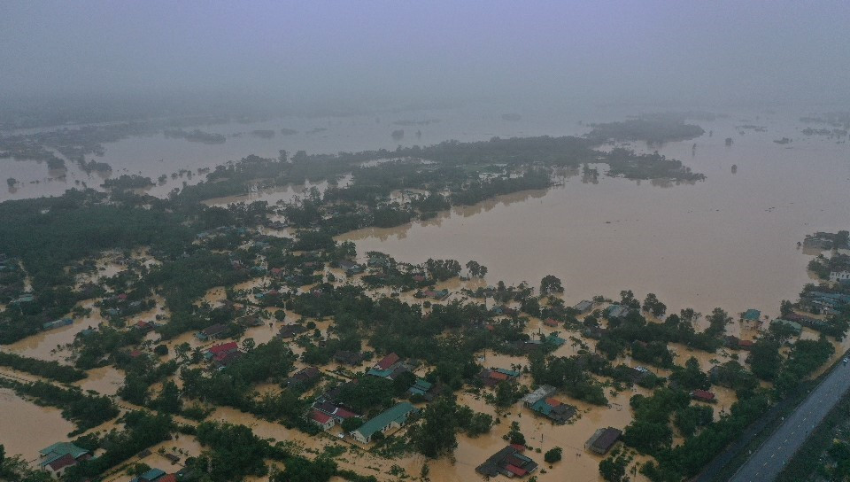 Lũ lớn trên sông Hiếu gây ngập diện rộng tại khu vực xã Thanh An, huyện Cam Lộ và phường Đông Giang, thành phố Đông Hà, tỉnh Quảng Trị. (Ảnh: Hồ Cầu/TTXVN)