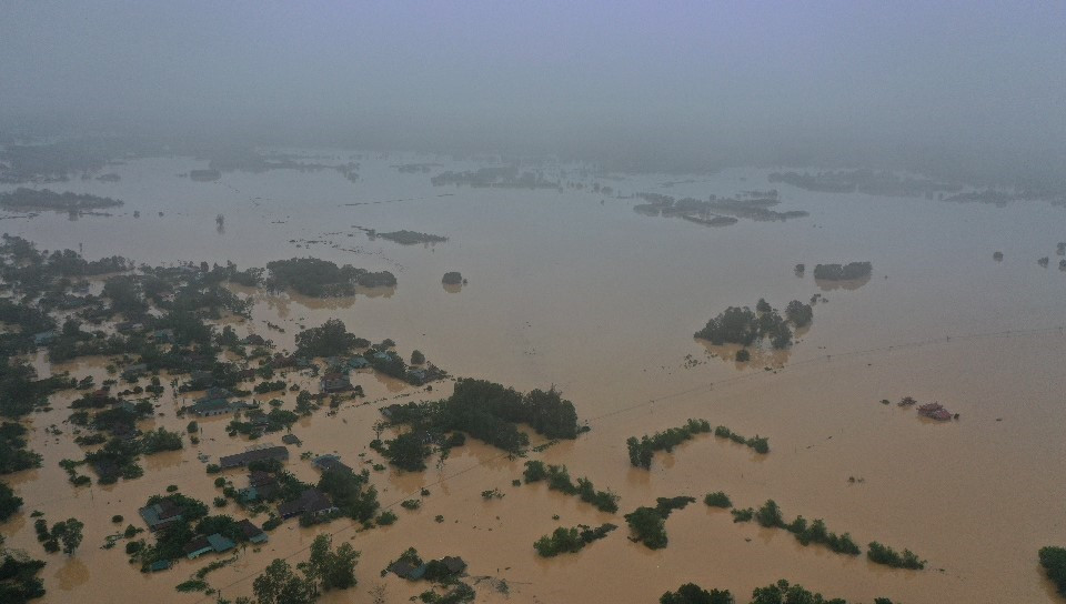 Lũ lớn trên sông Hiếu gây ngập diện rộng tại khu vực xã Thanh An, huyện Cam Lộ và phường Đông Giang, thành phố Đông Hà, tỉnh Quảng Trị. (Ảnh: Hồ Cầu/TTXVN)