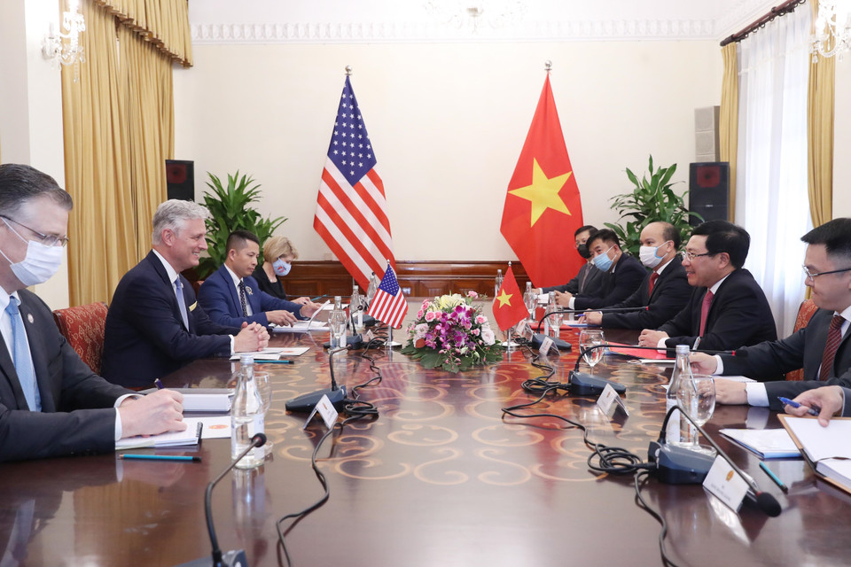Phó Thủ tướng, Bộ trưởng Bộ Ngoại giao Phạm Bình Minh hội đàm với Cố vấn An ninh Quốc gia Hoa Kỳ Robert O'Brien. (Ảnh: Lâm Khánh/TTXVN)
