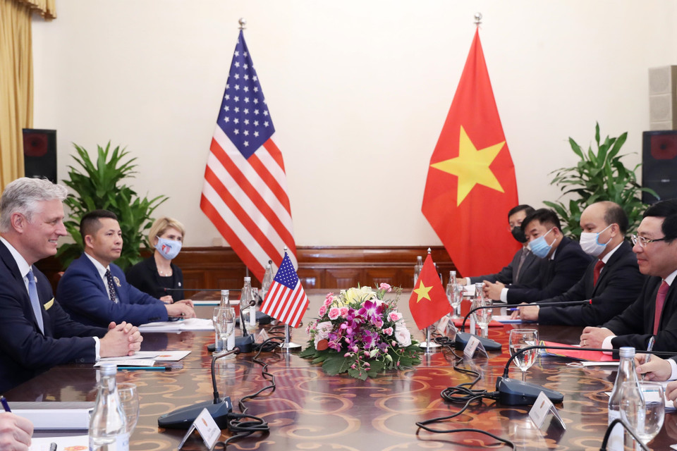 Phó Thủ tướng, Bộ trưởng Bộ Ngoại giao Phạm Bình Minh hội đàm với Cố vấn An ninh Quốc gia Hoa Kỳ Robert O'Brien. (Ảnh: Lâm Khánh/TTXVN)