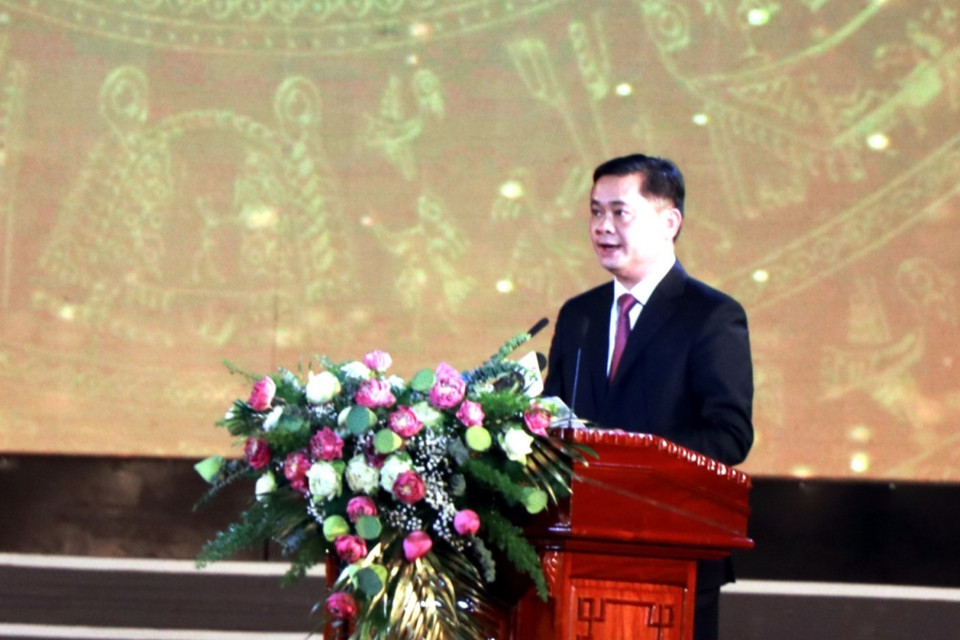 Ủy viên dự khuyết Trung ương Đảng, Bí thư Tỉnh ủy Nghệ An Thái Thanh Quý đọc diễn văn kỷ niệm 990 năm danh xưng Nghệ An (1030-2020). (Ảnh: Tá Chuyên/TTXVN)