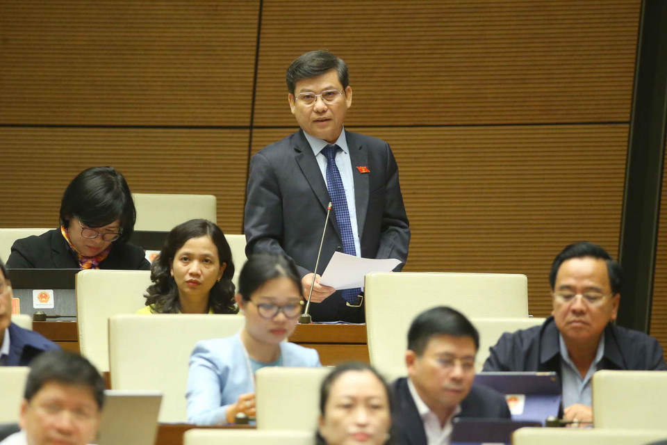 Viện trưởng Viện Kiểm sát Nhân dân Tối cao Lê Minh Trí trả lời câu hỏi chất vấn. (Ảnh: Doãn Tấn/TTXVN)