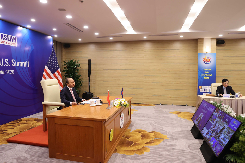 Thủ tướng Nguyễn Xuân Phúc, Chủ tịch ASEAN 2020 chủ trì Hội nghị Cấp cao ASEAN-Hoa Kỳ lần thứ 8 tại điểm cầu Hà Nội. (Ảnh: Thống Nhất/TTXVN)