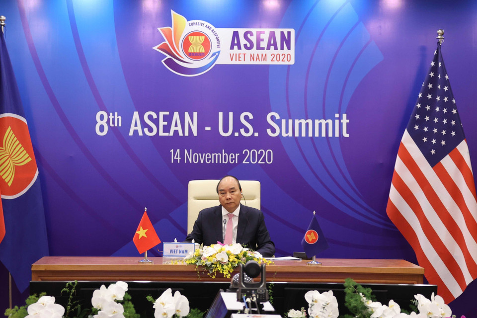 Thủ tướng Nguyễn Xuân Phúc, Chủ tịch ASEAN 2020 chủ trì Hội nghị Cấp cao ASEAN-Hoa Kỳ lần thứ 8 tại điểm cầu Hà Nội. (Ảnh: Thống Nhất/TTXVN)